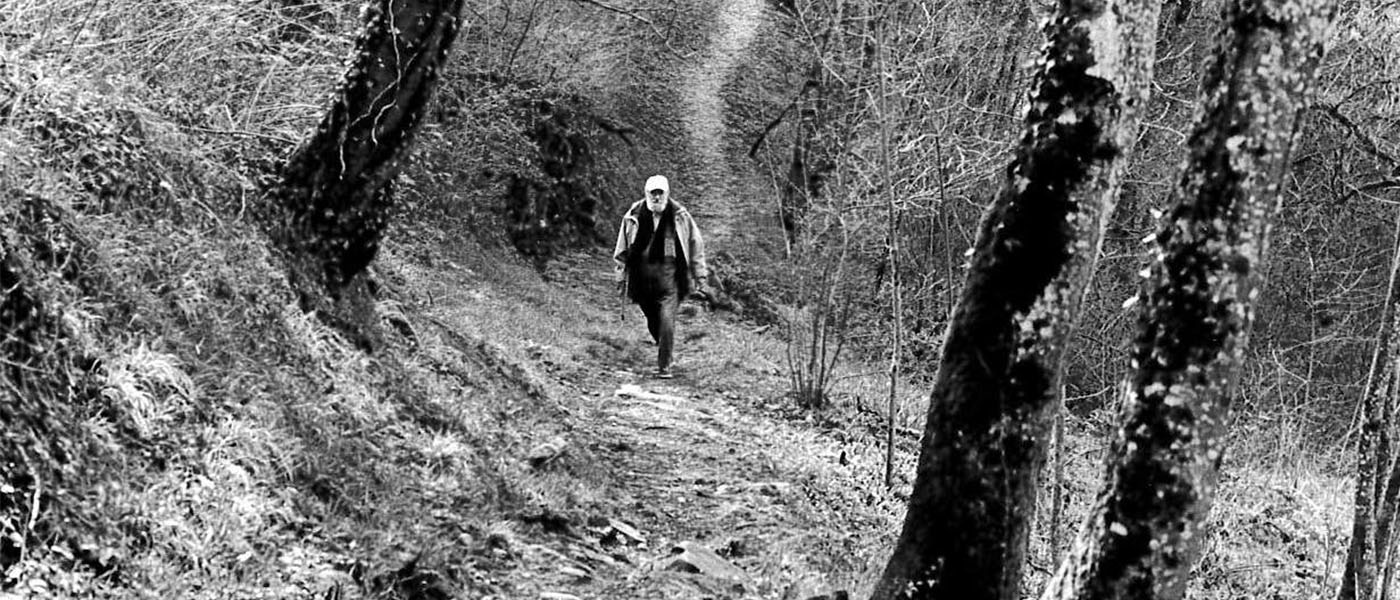 Michel Butor en promenade à Lucinges ©Maxime Godard