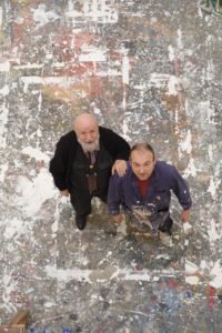 Michel Butor et Miquel Barcelo en 2013 dans l'atelier de l'artiste; crédit Maxime Godard