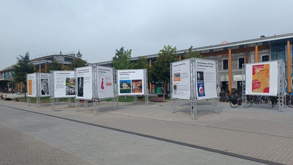 Exposition du Centenaire sur le parvis de la gare d'Annemasse