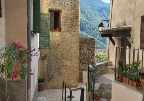 Village d'Aiglun (Alpes Maritimes)